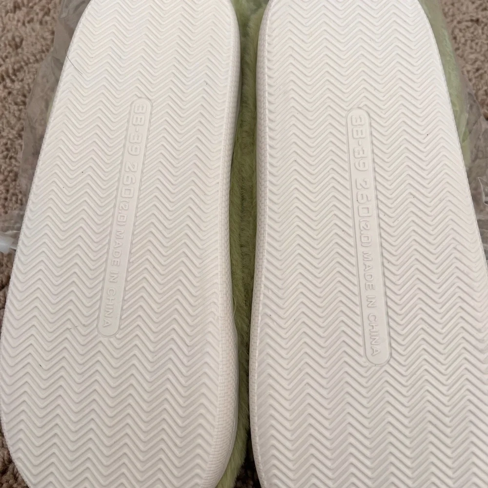 Slippers 💚🎄 - Picture 5 of 7